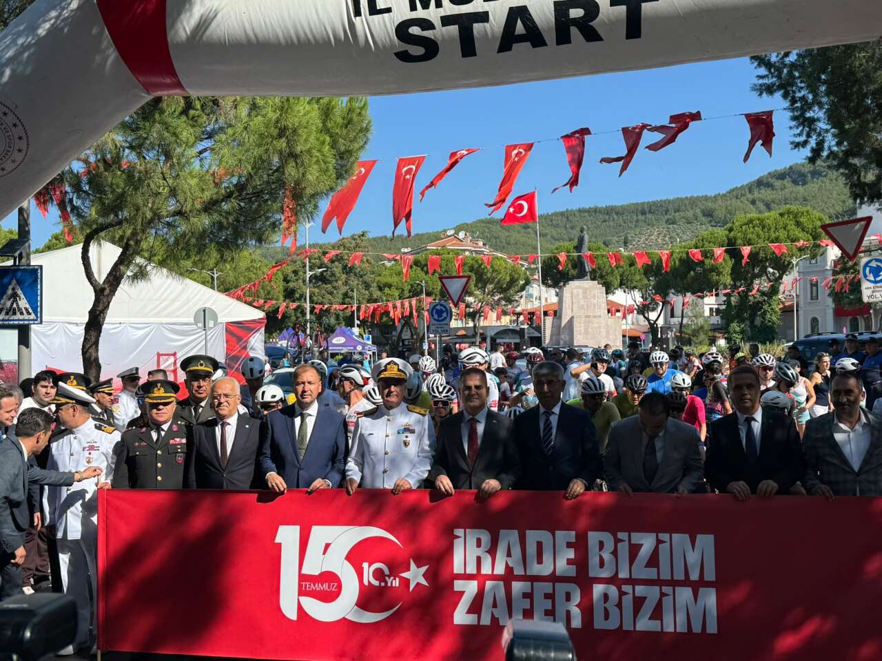 Muğla'da 15 Temmuz Şehitleri Bisiklet Yol Yarışının Startını Vali Akbıyık Verdi 2
